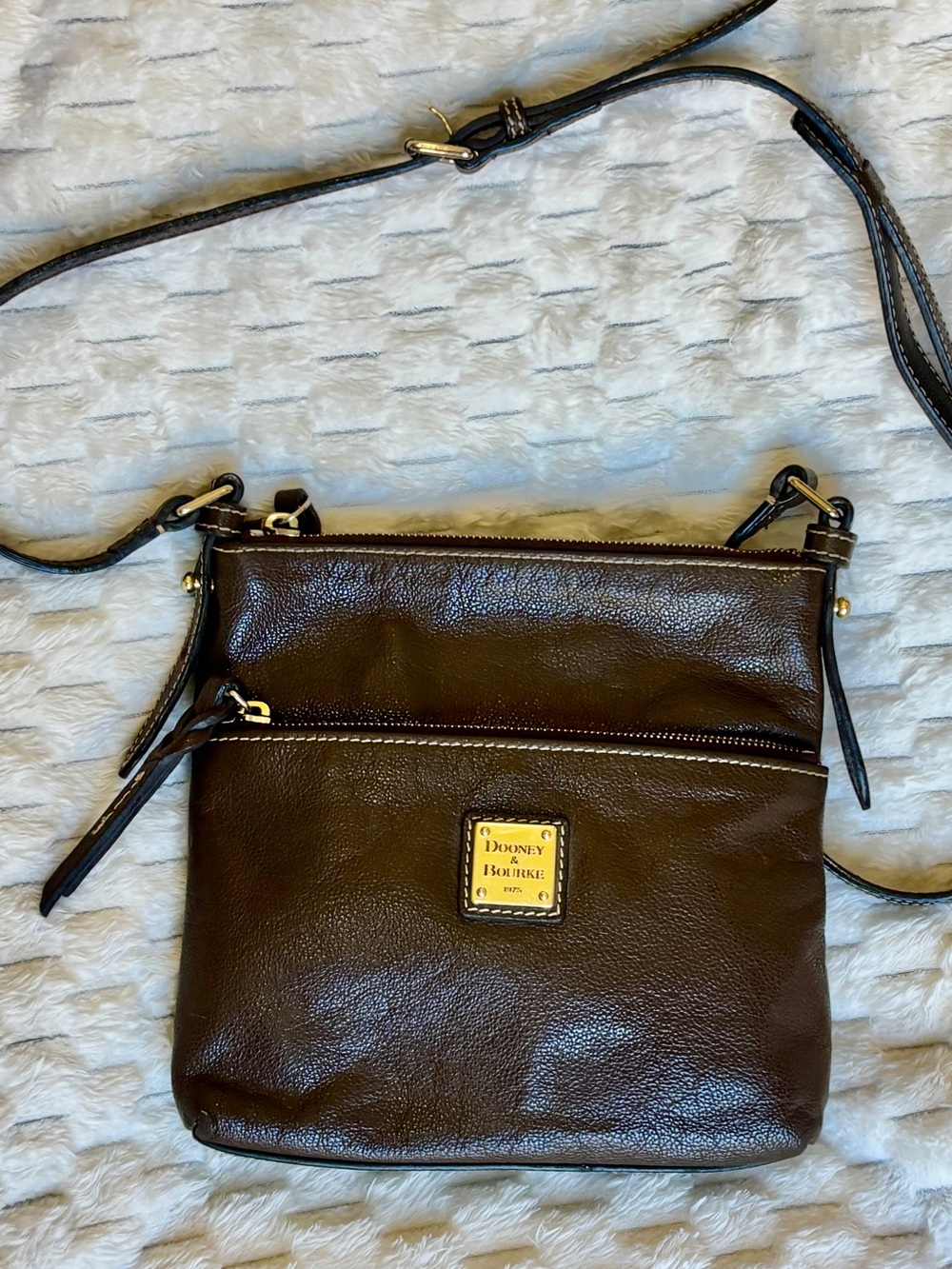 Dooney and Burke brown pebbled Crossbody with gold hardware adjustable strap